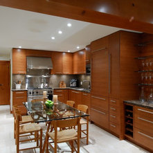 Contemporary Kitchen Cabinetry by Kitchen Art Design
