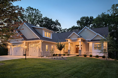 Example of a classic exterior home design in Chicago