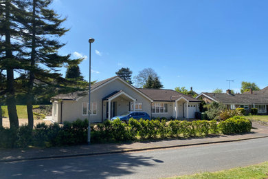 Photo of a contemporary home in Devon.