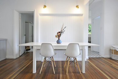 This is an example of a modern dining room in Gold Coast - Tweed.