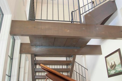 バーミングハムにあるトラディショナルスタイルのおしゃれな階段の写真