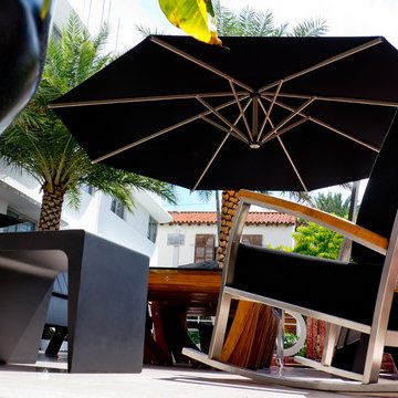 Cantilevered patio umbrella Amalfi