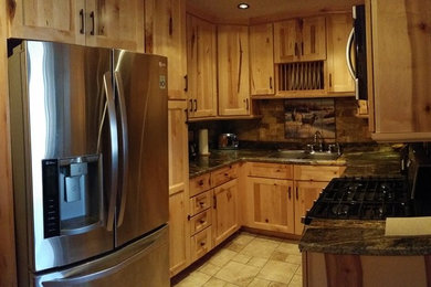 Kitchen - kitchen idea in Oklahoma City