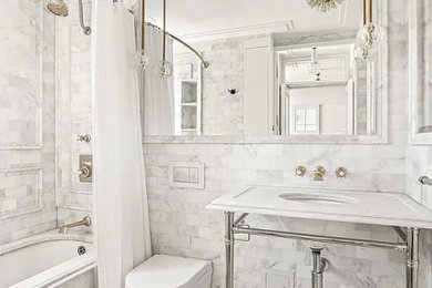 Bathroom - bathroom idea in New York