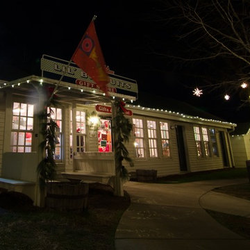 Lighting Nashville's famed Loveless Cafe in honor of the season!