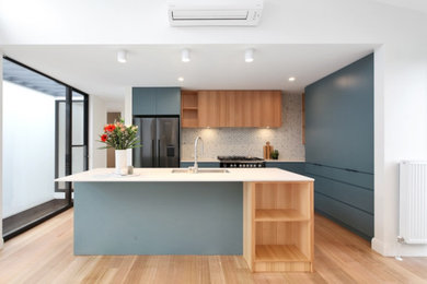 Inspiration for a timeless kitchen remodel in Melbourne