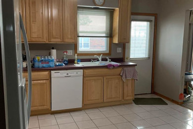 Country home design photo in Chicago