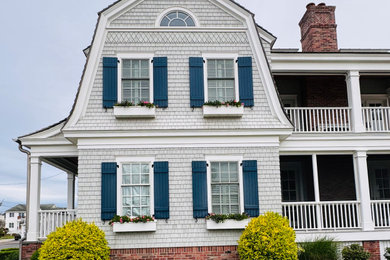 Beach style wood and shingle house exterior photo in New York with a gambrel roof and a shingle roof