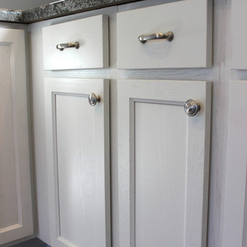 Kitchen & Bath Design: Mid Continent Cabinetry, Pionite Harold Counter