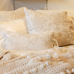 The Hampton Bella Notte Bed - Products