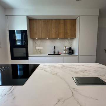 CUISINE BLANCHE MODERNE : Sans poignée Blanche Dekton Entzo