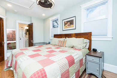 Example of an arts and crafts bedroom design in Philadelphia