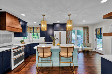 Inspiration for a mid-sized transitional l-shaped dark wood floor and brown floor eat-in kitchen remodel in Louisville with an undermount sink, shaker cabinets, blue cabinets, quartz countertops, white backsplash, ceramic backsplash, white appliances, an island and green countertops