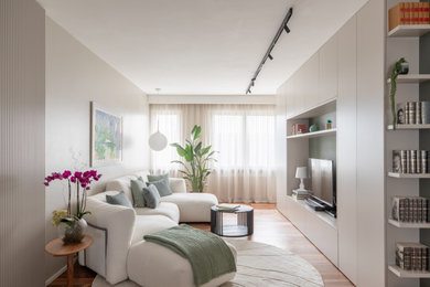 Inspiration for a modern living room remodel in Rome