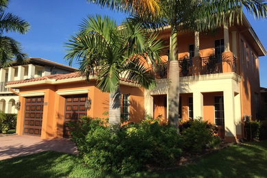Inspiration for a tropical exterior home remodel in Jacksonville