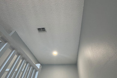 Minimalist home design photo in Orlando