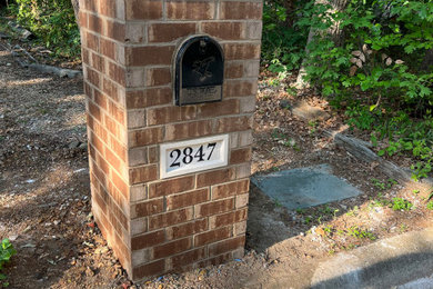 Example of an exterior home design in Dallas