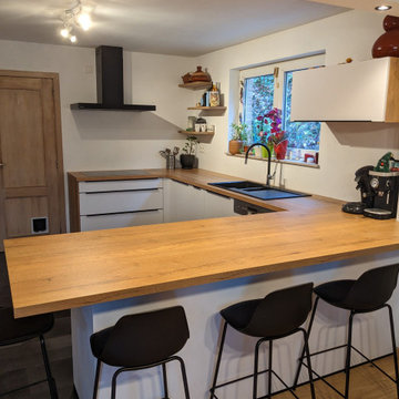 Élégance intemporelle : Découvrez notre cuisine Blanche en chêne naturel