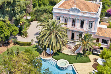 Contemporary house exterior in Nice.