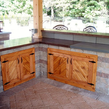 COVERED POOLSIDE BAR