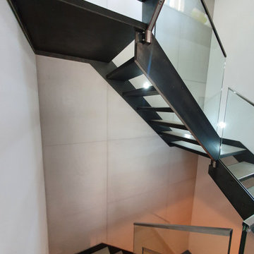 Treppenhausgestaltung mit einer gespachtelten Betonoptik!