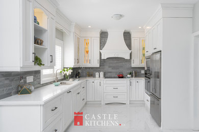 Kitchen - transitional kitchen idea in Toronto