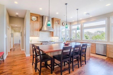 Example of a trendy kitchen design in Austin