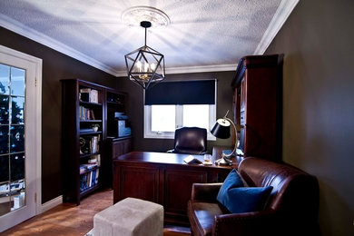 Inspiration for a rustic home design remodel in Toronto