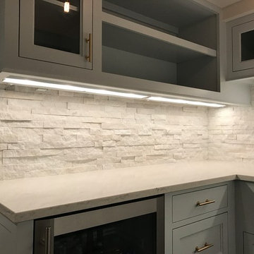 White Ledgerstone Backsplash with Quartz Countertops