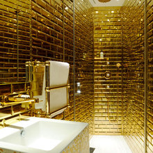 A REAL BATHROOM CONTENDER 18/9/005