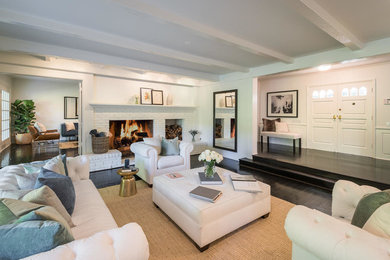Living room photo in Los Angeles