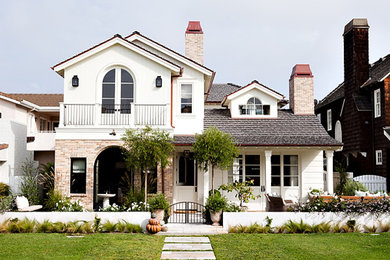 Inspiration for a transitional exterior in Orange County.