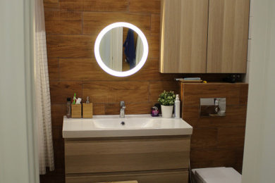 ノボシビルスクにあるコンテンポラリースタイルのおしゃれな浴室の写真