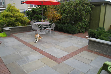 Inspiration for a contemporary patio remodel in Chicago
