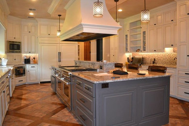 Kitchen - traditional kitchen idea in New Orleans