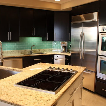 Black and White Kitchen Cabinets