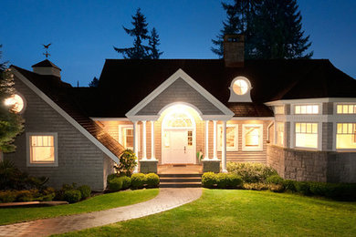 Elegant home design photo in Vancouver