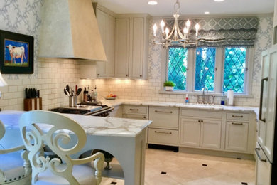 Trendy kitchen photo in Cincinnati