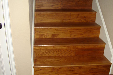 Staircase - traditional staircase idea in Houston