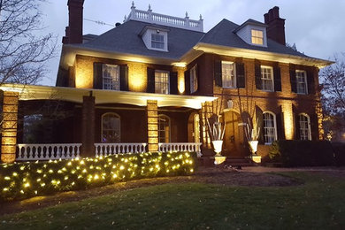 Design ideas for a mid-sized traditional front yard formal garden in St Louis.