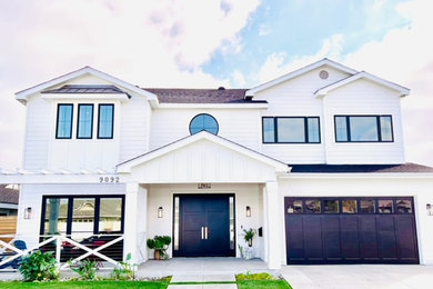 Example of an exterior home design in Orange County