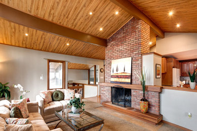 Example of a classic living room design in Cleveland