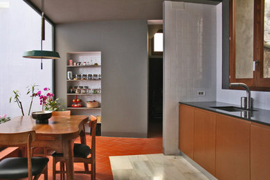 Kitchen - contemporary kitchen idea in Barcelona