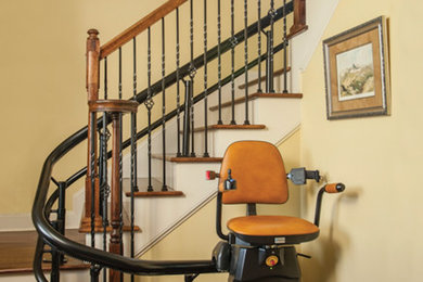 Elegant l-shaped staircase photo in Chicago