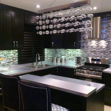Eden Mosaic Tile Installations: Modern Random Mix Steel/Glass II Tile