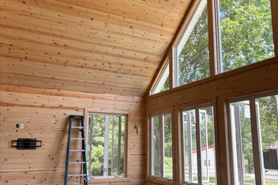 Example of a mountain style home design design in Louisville