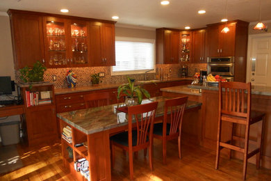 Example of a classic kitchen design in San Francisco