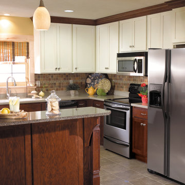 StarMark Cabinetry Two-Tone Kitchen in Maple and Oak