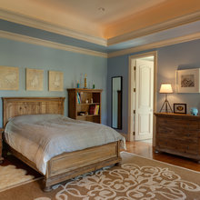 Guest bedroom (with 2 windows)