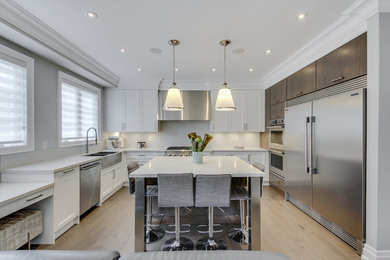 Kitchen photo in Toronto